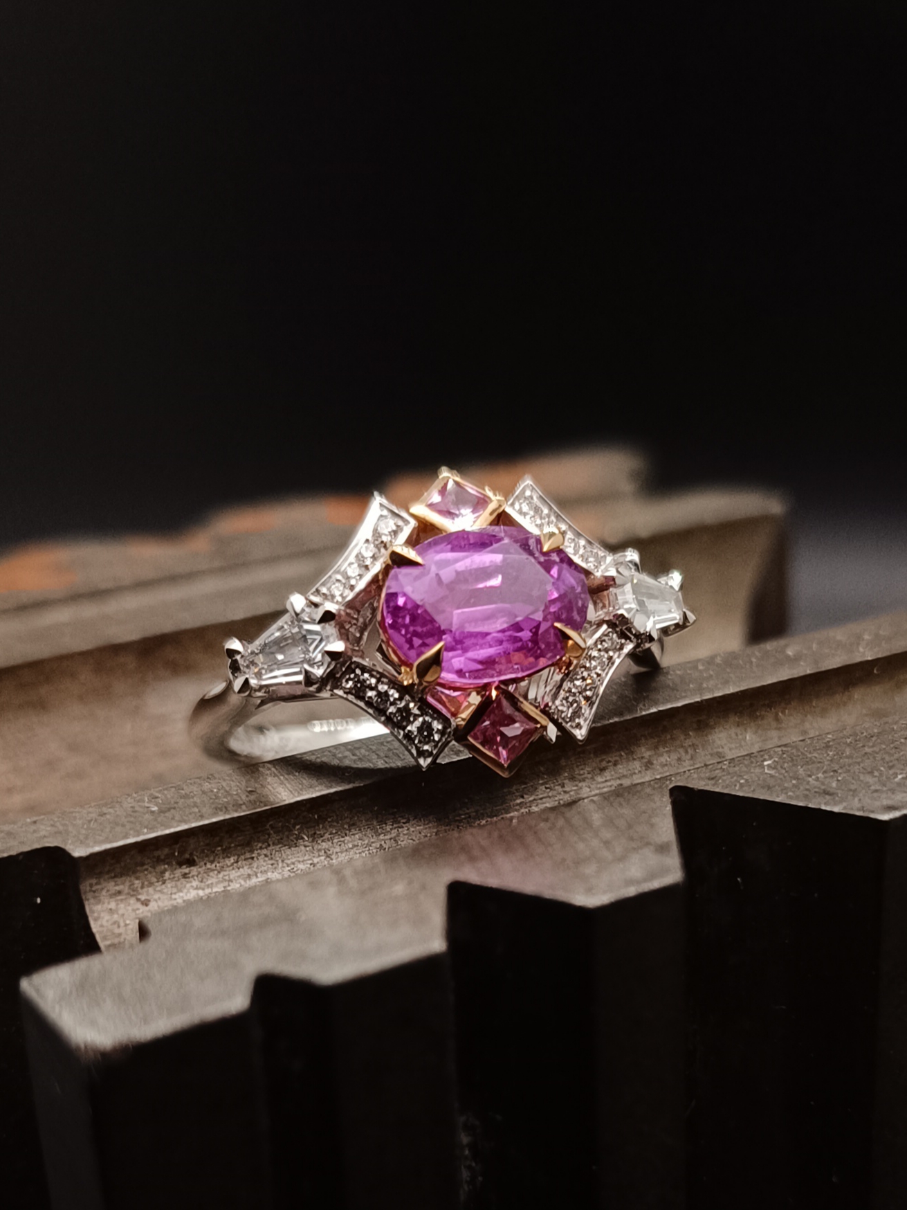 Bague Souveraine — vue de côté