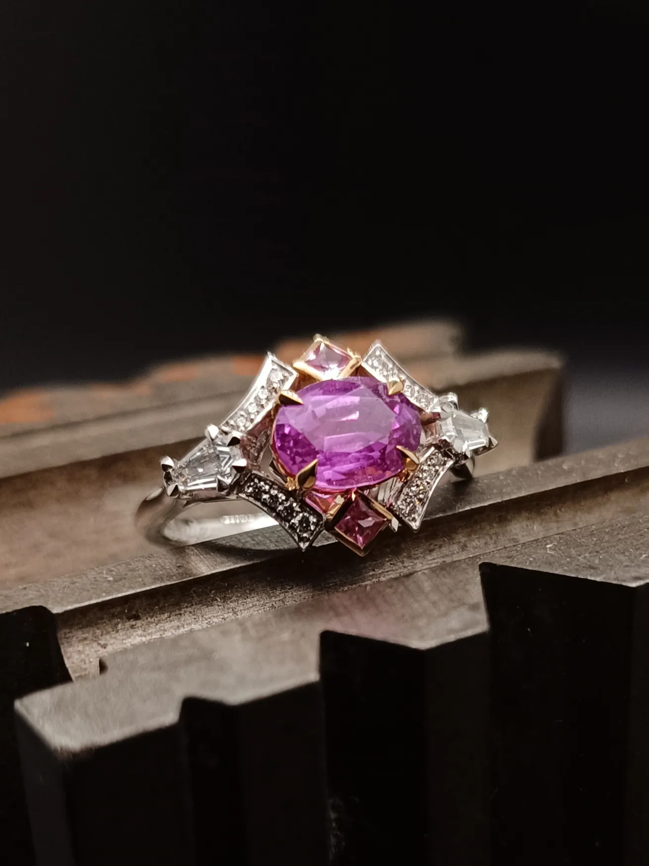 Bague Souveraine, vue de côté