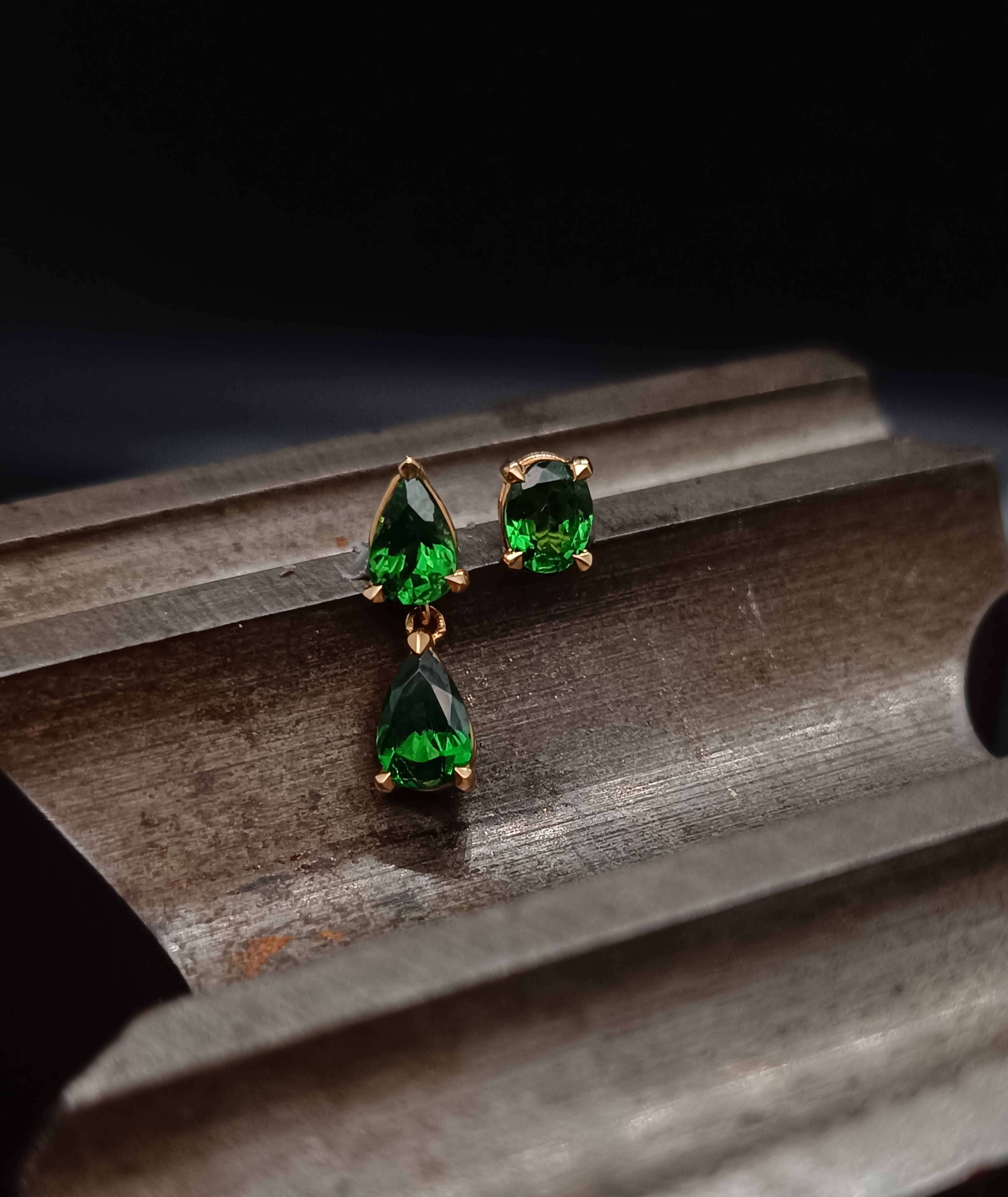 Boucles d'oreilles dépareillées en or rose